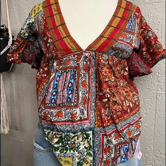 small blouse - Picture 5 of 5